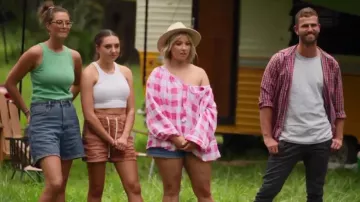 Roxy Lekeitio Beach Shorts usados por Megan como se ve en The Farmer Wants a Wife (S12E06)