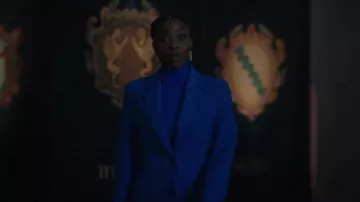 Zara Ba­sic Blaz­er worn by Tatiana Vogel (Anita-Joy Uwajeh) as seen in Vampire Academy (S01E04)