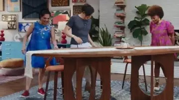 R13 Distressed Platform High Top Sneaker usado por Tabitha Brown como se ve en It's CompliPlated (S01E02)