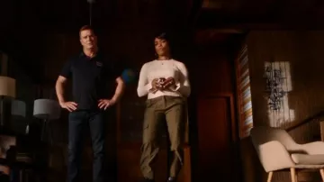 Teoría Evian Stretch Linear Knit Top usado por Athena Grant (Angela Bassett) como se ve en 9-1-1 (S04E03)