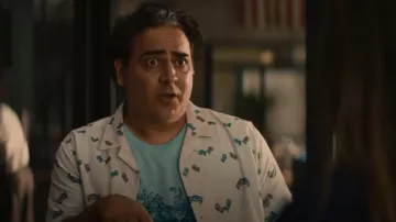 Camisa Topman Revere usada por Ernie Malik (Jason Antoon) como se ve en NCIS: Hawai'i (S02E02)