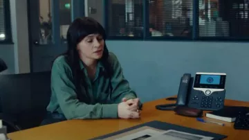 Rails Janae Shirt Olive Smoke porté par DS Niamh McGovern (Charlene McKenna) vu dans Bloodlands (S02E02)