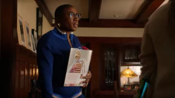 Scotch & Soda Log Tape Track Jacket porté par Henrietta 'Hen' Wilson (Aisha Hinds) vu dans 9-1-1 (S04E07)