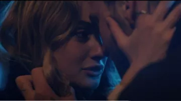 Tiffany T Square Ring porté par Lucy Albright (Grace Van Patten) vu dans Tell Me Lies (S01E06)