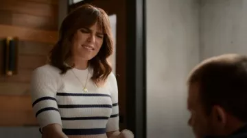 Madewell Palisade Colgante Collar Set usado por Marina (Karla Souza) como se ve en Economía Doméstica (S03E02)