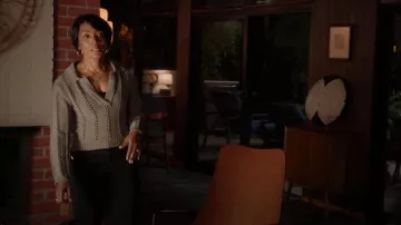 Jonathan Simkhai Berenice Polo usado por Athena Grant (Angela Bassett) como se ve en 9-1-1 (S04E14)
