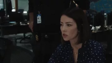 Gérard Darel Polka Dot Shirt porté par Elise Taylor (Vedette Lim) vu dans FBI (S05E02)