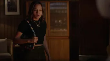 Staud Tommy Beaded Bag usado por May Grant (Corinne Massiah) como se ve en 9-1-1 (S05E09)