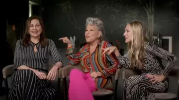 PS Paul Smith Camisa de seda con estampado de remolino usada por Bette Midler como se ve en Good Morning America el 29 de septiembre de 2022