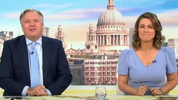 LK Bennett Rebecca Crepe Shift Dress portée par Susanna Reid vue dans Good Morning Britain le 28 septembre 2022