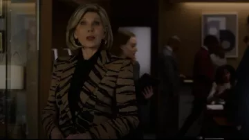 BAUM UND PFERDGARTEN Tiger Blazer worn by Diane Lockhart (Christine Baranski) as seen in The Good Fight (S06E04)