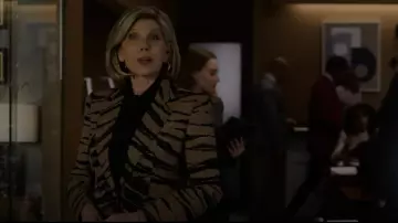 BAUM UND PFERDGARTEN Tiger Blazer worn by Diane Lockhart (Christine Baranski) as seen in The Good Fight (S06E04)