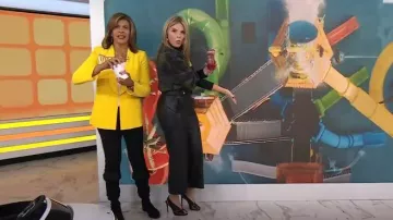 Veronica Beard Agee Pantalones de cuero de pierna ancha usados por Jenna Bush Hager como se ve en Today with Hoda & Jenna el 29 de septiembre de 2022
