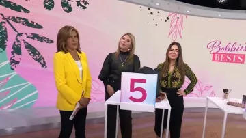 Alice + Olivia Willa Camisa de seda estampada usada por Bobbie Thomas como se ve en Today with Hoda & Jenna el 29 de septiembre de 2022