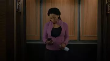 Lululemon Define Jacket Mauve porté par Liz Reddick (Audra McDonald) vu dans The Good Fight (S06E04)