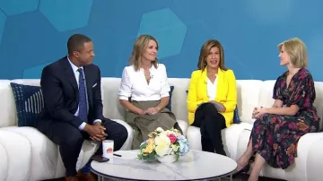 Veronica Beard Coralee Top usado por Savannah Guthrie como se ve en Today el 29 de septiembre de 2022