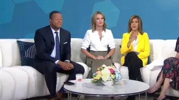 Sandale Gucci Slide avec Horsebit portée par Savannah Guthrie comme vu dans Today le 29 septembre 2022