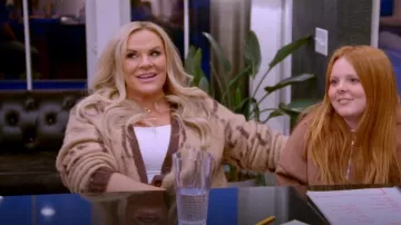 Cardigan réversible Gucci GG porté par Heather Gay vu dans The Real Housewives of Salt Lake City (S03E01)