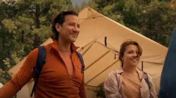 Patagonia R1 Pullover usado por Avery (Henry Ian Cusick) como se ve en los atuendos de la serie de televisión Big Sky (Temporada 3 Episodio 1)