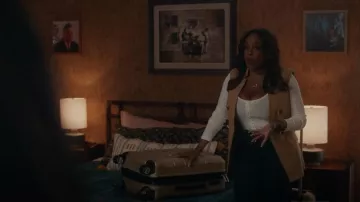 Veronica Beard Camel Amika Vest worn by Special Agent Simone Clark (Niecy Nash) as seen in The Rookie: Feds (S01E01)