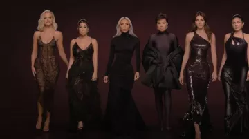Balenciaga Draped Twisted Knots Mini-Dress usado por Kim Kardashian como se ve en The Kardashians (S02E01)