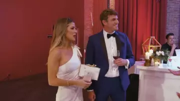 L’Abeye Ivory One Shoulder Maxi Robe portée par Naomie Olindo comme on le voit dans Southern Charm (S08E15)