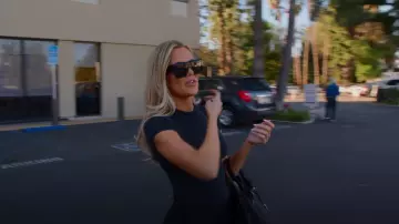 Gafas de sol Celine Flat Top usadas por Khloé Kardashian como se ve en The Kardashians (S02E02)