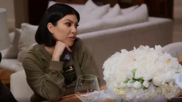 Raf Simons Riot Riot Riot Patched Sweater usado por Self (Kourtney Kardashian) como se ve en The Kardashians (S02E02)