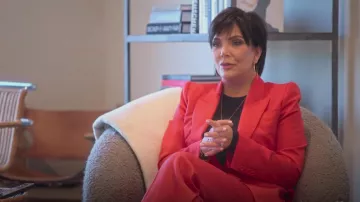 Alexander McQueen Chaqueta Blazer de un botón usada por Kris Jenner como se ve en The Kardashians (S02E01)