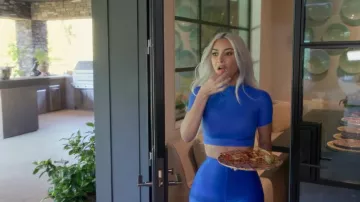Leggings de cintura alta balenciaga usados por Kim Kardashian como se ve en The Kardashians (S02E01)
