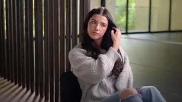 Free People Carter Pullover usado por Charli D'Amelio como se ve en The D'Amelio Show (S02E01)