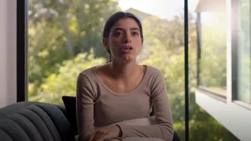 Brandy Melville Jillian Top Beige porté par Dixie D’Amelio vu dans The D’Amelio Show (S02E01)