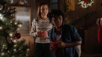 Veronica Beard Raissa Crewneck Pullover usado por May Grant (Corinne Massiah) como se ve en 9-1-1 (S05E10)