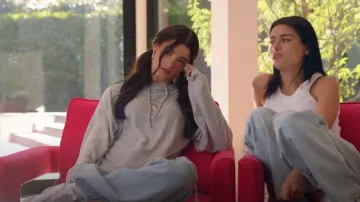 Alo Yoga Alolux Cozy Hoodie usado por Charli D'Amelio como se ve en The D'Amelio Show (S02E01)