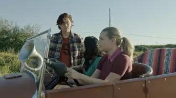 La chemise à carreaux portée par Jughead Jones (Cole Sprouse) dans la série télé Riverdale (Saison 5 Episode 3)