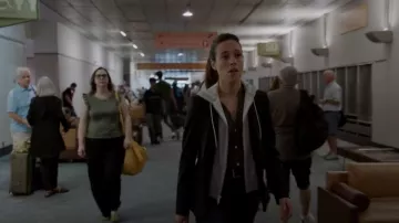 Veronica Beard Classic Jacket & Hoodie Dickey usado por Kim Burgess (Marina Squerciati) como se ve en Chicago P.D. (S10E02)
