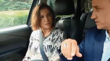 10 Crosby DEREK LAM Tan and Black Graphic Print Silk Button Down Shirt Top porté par Hilary Farr comme vu dans Love It or List It (S19E01)