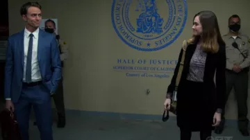Theory Cinched Blazer porté par Samantha Powell (Audrey Corsa) vu dans All Rise (S02E08)
