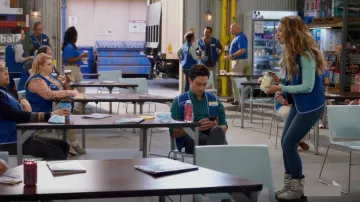Imprimé Ugg Zebra porté par Cheyenne (Nichole Bloom) vu dans Superstore (S06E06)