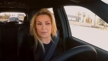 Alice + Olivia Black Velvet Blazer porté par Natalya Neidhart vu dans Total Divas (S09E01)