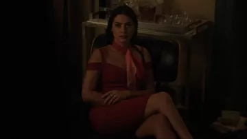 Collar Gorjana Parker usado por Vida Perez Prescott (Lorenza Izzo) como se ve en Panhandle (S01E03)