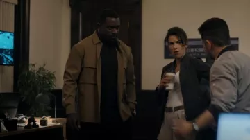 Théorie Jared Shell Veste portée par Aiden Shaw (Michael James Shaw) vue dans Blood & Treasure (S02E13)