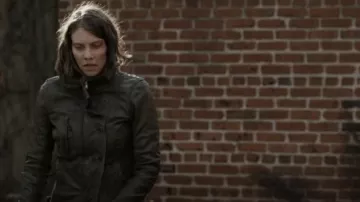 Chaqueta de Nicholas K Brock usada por Maggie Rhee (Lauren Cohan) como se ve en The Walking Dead (S11E17)
