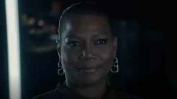 Valentino Vlogo Earirngs usados por Robyn McCall (Queen Latifah) como se ve en The Equalizer (S03E01)