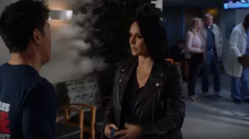 Veste en cuir Rag & Bone Mack portée par Maddie Kendall (Jennifer Love Hewitt) vue dans le 9-1-1 (S05E14)