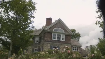 Dutch Colonial house in Westfield, New Jersey as Broaddus' home as seen in The Watcher TV series filming locations (Season 1)