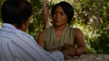 Rag & Bone Bailey Sleeveless Popover Top porté par Athena Grant (Angela Bassett) vu dans 9-1-1 (S06E03)