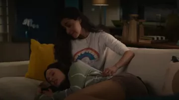 Mother The Square Sweatshirt usado por Lucy Tara (Yasmine Al-bustami) como se ve en NCIS: Hawai'i (S02E03)