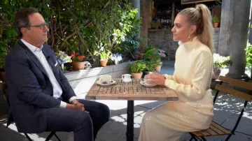 Ronny Kobo Tessie Falda de lentejuelas usada por Kelsea Ballerini como se ve en CBS Mornings el 3 de octubre de 2022