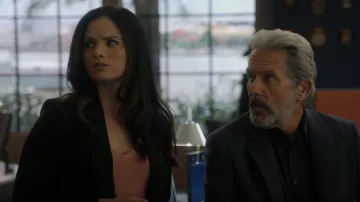 Madewell Pink Whisper Cotton V Neck Tee porté par Jessica Knight (Katrina Law) vu dans NCIS (S20E03)